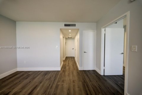 Copropriété à louer à Miami Beach, Floride: 1 chambre, 72 m2 № 2029280 - photo 17
