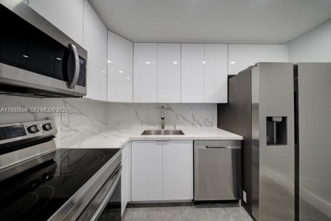 Copropriété à louer à Miami Beach, Floride: 1 chambre, 72 m2 № 2029280 - photo 10