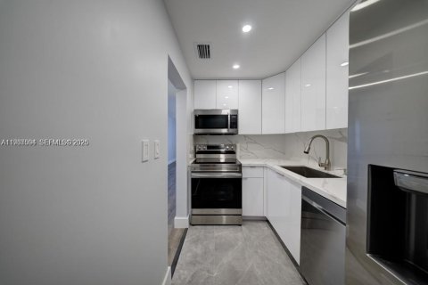 Copropriété à louer à Miami Beach, Floride: 1 chambre, 72 m2 № 2029280 - photo 11