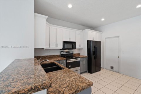 Townhouse in Weston, Florida 4 bedrooms, 161.37 sq.m. № 1975802 - photo 7