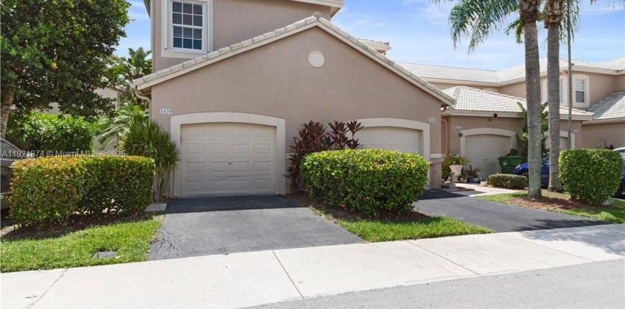 Townhouse in Weston, Florida 4 bedrooms, 161.37 sq.m. № 1975802