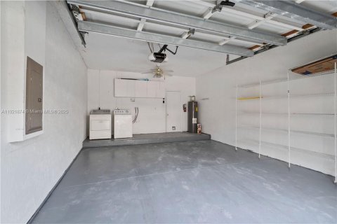 Townhouse in Weston, Florida 4 bedrooms, 161.37 sq.m. № 1975802 - photo 15