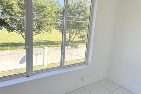 Снять в аренду кондоминиум в Майами, Флорида 2 спальни, 69.86м2, № 2019012 - фото 22