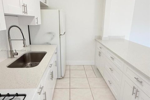 Снять в аренду кондоминиум в Майами, Флорида 2 спальни, 69.86м2, № 2019012 - фото 10