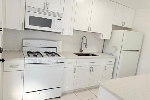 Снять в аренду кондоминиум в Майами, Флорида 2 спальни, 69.86м2, № 2019012 - фото 13