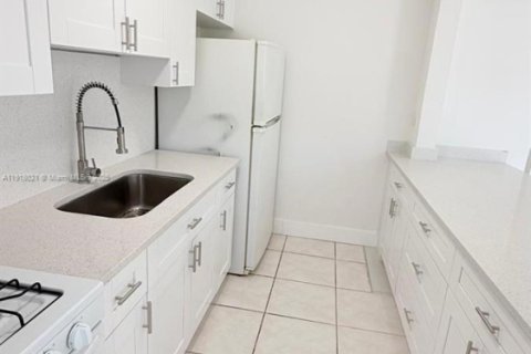 Снять в аренду кондоминиум в Майами, Флорида 2 спальни, 69.86м2, № 2019012 - фото 11