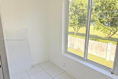 Снять в аренду кондоминиум в Майами, Флорида 2 спальни, 69.86м2, № 2019012 - фото 23