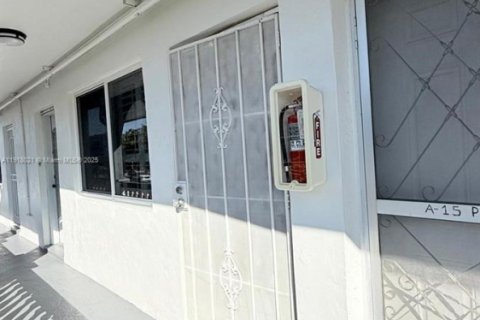 Снять в аренду кондоминиум в Майами, Флорида 2 спальни, 69.86м2, № 2019012 - фото 2