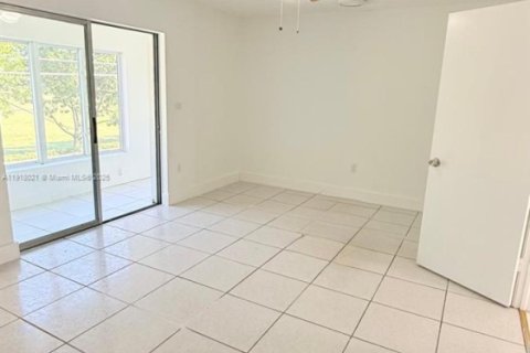 Снять в аренду кондоминиум в Майами, Флорида 2 спальни, 69.86м2, № 2019012 - фото 17