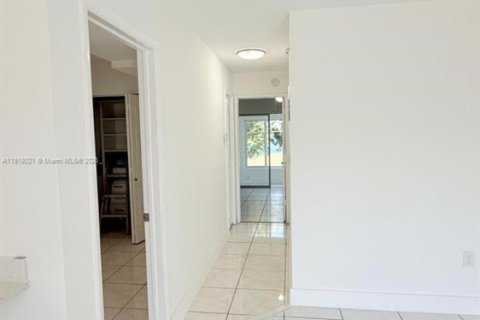 Снять в аренду кондоминиум в Майами, Флорида 2 спальни, 69.86м2, № 2019012 - фото 6