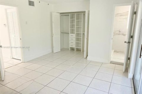 Снять в аренду кондоминиум в Майами, Флорида 2 спальни, 69.86м2, № 2019012 - фото 20