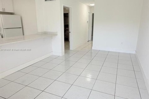 Снять в аренду кондоминиум в Майами, Флорида 2 спальни, 69.86м2, № 2019012 - фото 12