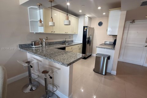 Снять в аренду кондоминиум в Майами-Бич, Флорида 1 спальня, 80.36м2, № 1986020 - фото 4