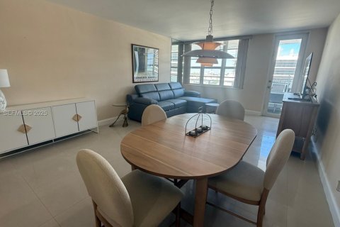 Снять в аренду кондоминиум в Майами-Бич, Флорида 1 спальня, 80.36м2, № 1986020 - фото 3