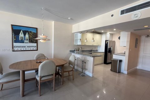 Снять в аренду кондоминиум в Майами-Бич, Флорида 1 спальня, 80.36м2, № 1986020 - фото 2