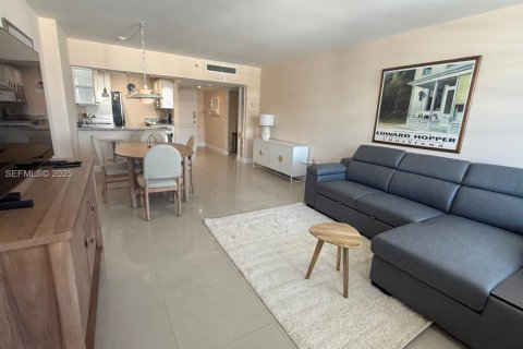 Снять в аренду кондоминиум в Майами-Бич, Флорида 1 спальня, 80.36м2, № 1986020 - фото 1