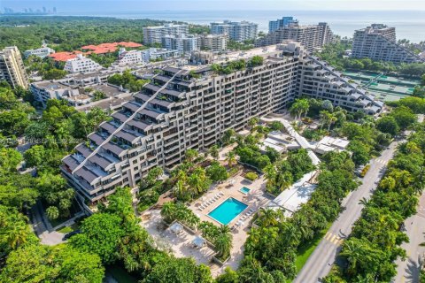 Condo in Key Biscayne, Florida, 3 bedrooms № 2245146 - photo 18