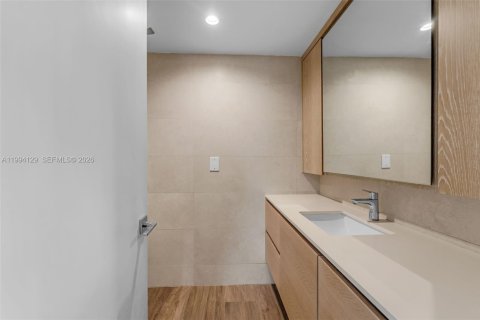Condo in Key Biscayne, Florida, 3 bedrooms № 2245146 - photo 16