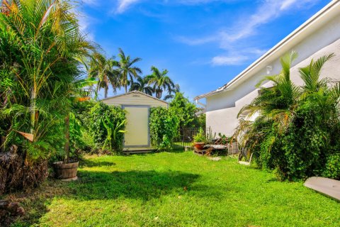 House in Lake Worth, Florida 3 bedrooms, 152.36 sq.m. № 2177158 - photo 4