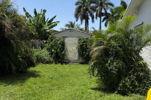 House in Lake Worth, Florida 3 bedrooms, 152.36 sq.m. № 2177158 - photo 6