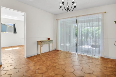 House in Lake Worth, Florida 3 bedrooms, 152.36 sq.m. № 2177158 - photo 16
