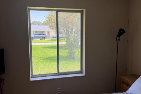 House in Lake Worth, Florida 3 bedrooms, 152.36 sq.m. № 2177158 - photo 10