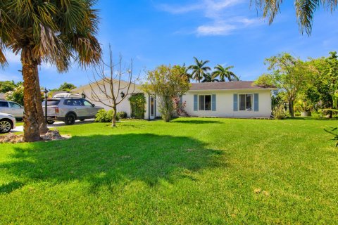 House in Lake Worth, Florida 3 bedrooms, 152.36 sq.m. № 2177158