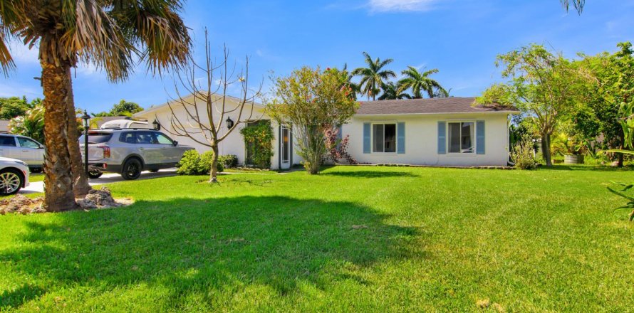 House in Lake Worth, Florida 3 bedrooms, 152.36 sq.m. № 2177158
