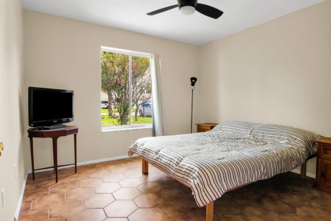 House in Lake Worth, Florida 3 bedrooms, 152.36 sq.m. № 2177158 - photo 11