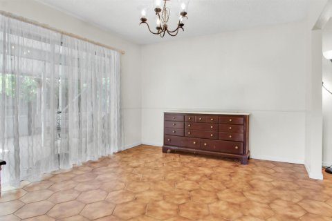House in Lake Worth, Florida 3 bedrooms, 152.36 sq.m. № 2177158 - photo 15
