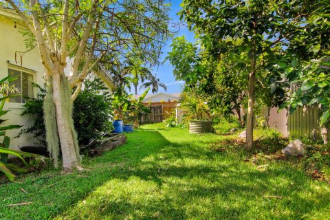House in Lake Worth, Florida 3 bedrooms, 152.36 sq.m. № 2177158 - photo 5