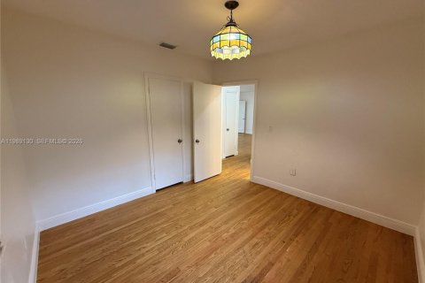 Villa ou maison à louer à Miami, Floride: 3 chambres, 145.39 m2 № 2051532 - photo 13