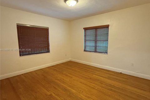 Villa ou maison à louer à Miami, Floride: 3 chambres, 145.39 m2 № 2051532 - photo 11