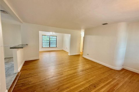Villa ou maison à louer à Miami, Floride: 3 chambres, 145.39 m2 № 2051532 - photo 3