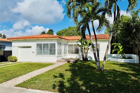 Villa ou maison à louer à Miami, Floride: 3 chambres, 145.39 m2 № 2051532 - photo 2