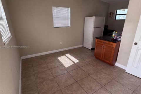 Appartement à louer à Miami Gardens, Floride: 1 chambre, 329.34 m2 № 1695169 - photo 2
