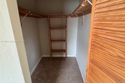 Appartement à louer à Miami Gardens, Floride: 1 chambre, 329.34 m2 № 1695169 - photo 4
