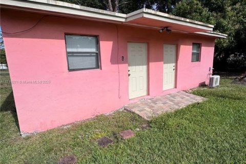 Appartement à louer à Miami Gardens, Floride: 1 chambre, 329.34 m2 № 1695169 - photo 1