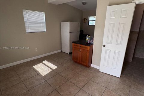 Appartement à louer à Miami Gardens, Floride: 1 chambre, 329.34 m2 № 1695169 - photo 3
