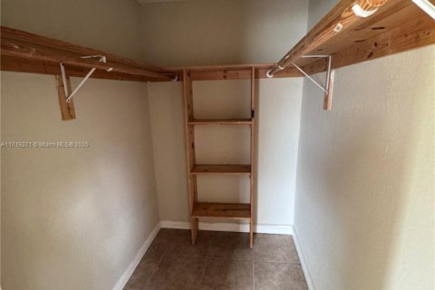 Appartement à louer à Miami Gardens, Floride: 1 chambre, 329.34 m2 № 1695169 - photo 5