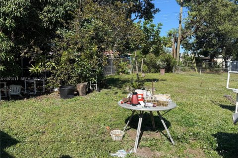 Casa en venta en Miami Gardens, Florida, 3 dormitorios, 110.74 m2 № 2032074 - foto 2