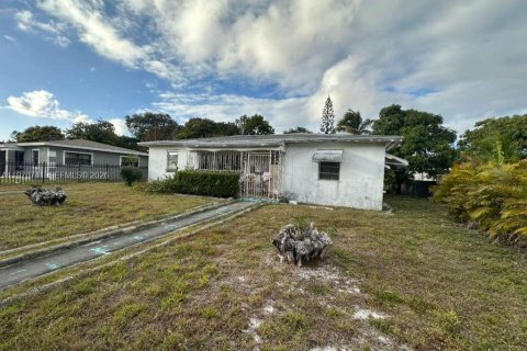 Casa en Miami Gardens, Florida 3 dormitorios, 110.74 m2 № 2032074
