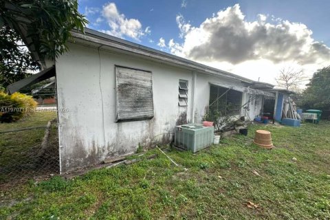 Casa en venta en Miami Gardens, Florida, 3 dormitorios, 110.74 m2 № 2032074 - foto 25