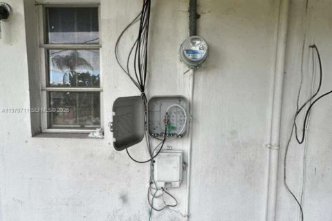 Casa en venta en Miami Gardens, Florida, 3 dormitorios, 110.74 m2 № 2032074 - foto 30