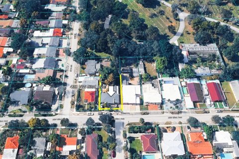 Villa ou maison à vendre à Miami, Floride: 4 chambres, 163.69 m2 № 2025189 - photo 11