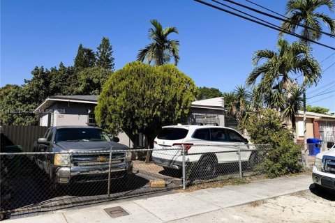 Villa ou maison à vendre à Miami, Floride: 4 chambres, 163.69 m2 № 2025189 - photo 4