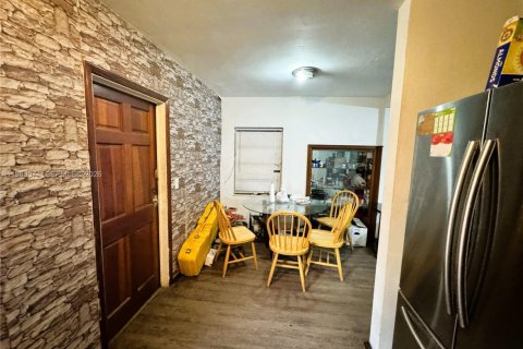 Villa ou maison à vendre à Miami, Floride: 4 chambres, 163.69 m2 № 2025189 - photo 6