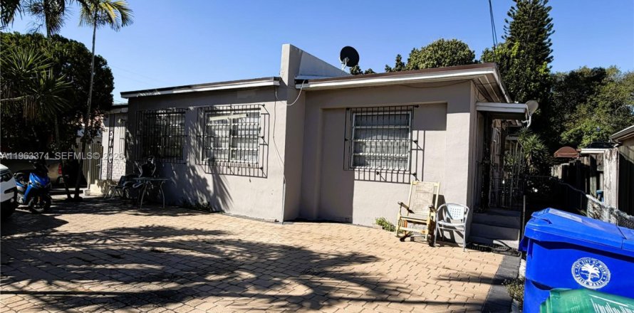 Villa ou maison à Miami, Floride 4 chambres, 163.69 m2 № 2025189