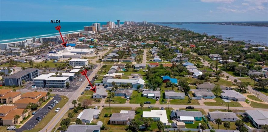 Propiedad comercial en Daytona Beach, Florida 3 dormitorios, 133.78 m2 № 2157180