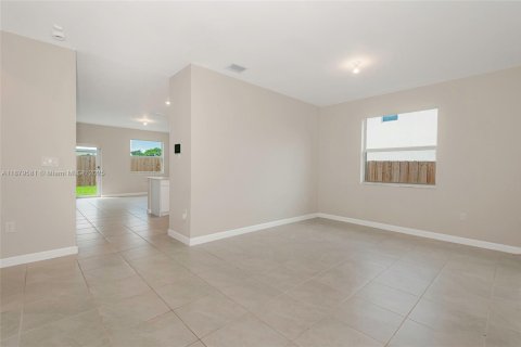 Casa en venta en Homestead, Florida, 4 dormitorios, 176.05 m2 № 1896354 - foto 5